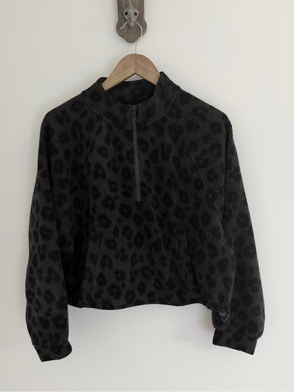 Old Navy Leopard Plush Fleece Cropped Pullover M Gorpcore Y2K